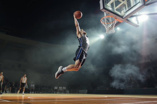 Joueur de basketball exécutant un tir pour marquer des points